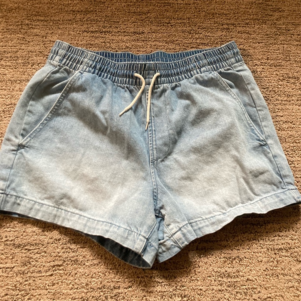 Gap shorts size sm (fits like a 6)